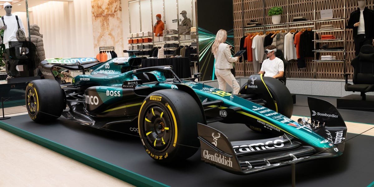 Fernando Alonso nos guía, junto a BOSS y Aston Martin Aramco F1 Team, por una experiencia inmersiva de la Formula 1 con las Apple Vision Pro que acelera tus sentidos