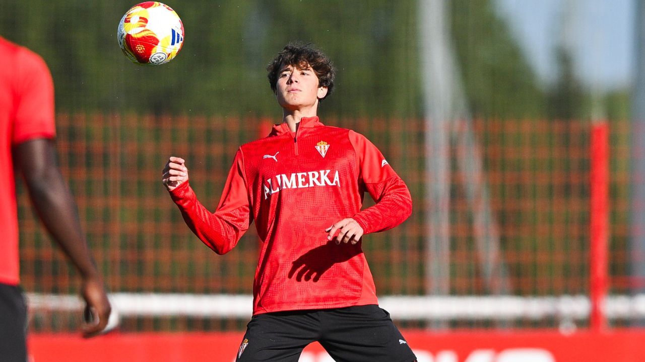 Análisis: Así juega Riestra, el rápido y vertical juvenil del Sporting que sueña con debutar en liga - La Voz de Asturias
