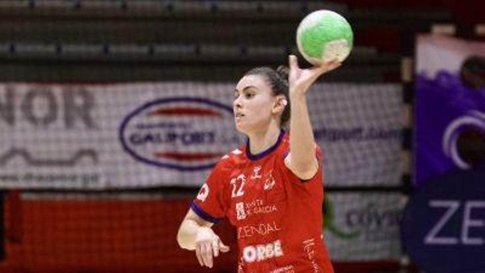 Paulina Buforn destacó ayer al anotar 13 goles, nueve de ellos de lanzamientos de 7 metros sin error. Paulina Buforn destacó ayer al anotar 13 goles, nueve de ellos de lanzamientos de 7 metros sin error.