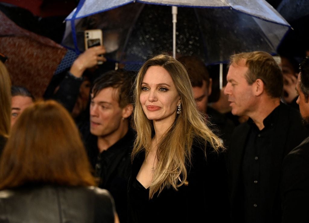 Angelina Jolie llegó a San Sebastián para presentar su última película 'Couture".