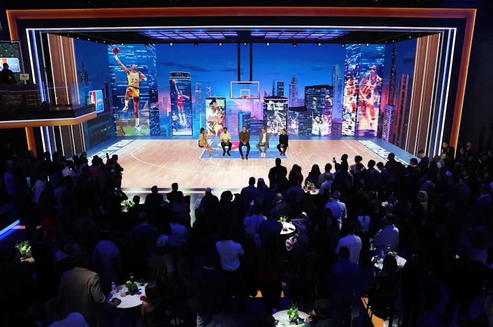 (De izquierda a derecha) Taylor Rooks, Udonis