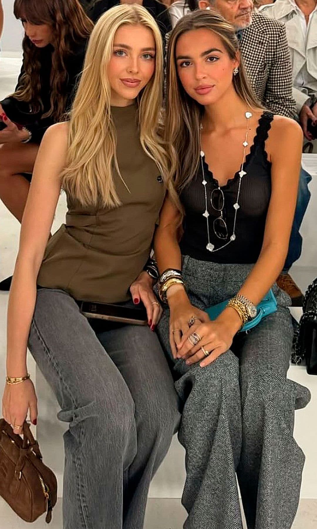 Alicia Ortiz con su amiga Yasmine Meijer, en el desfile de Ermanno Scervino