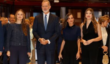 Leonor y Sofía disfrutan junto a los Reyes del concierto que da inicio a los Premios Princesa de Asturias