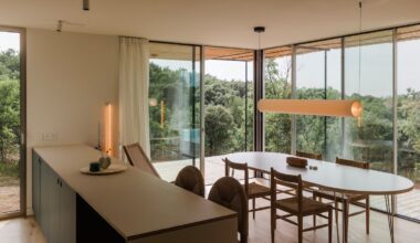 Una casa industrializada de 170 m² en Segovia que convierte la sencillez en lujo