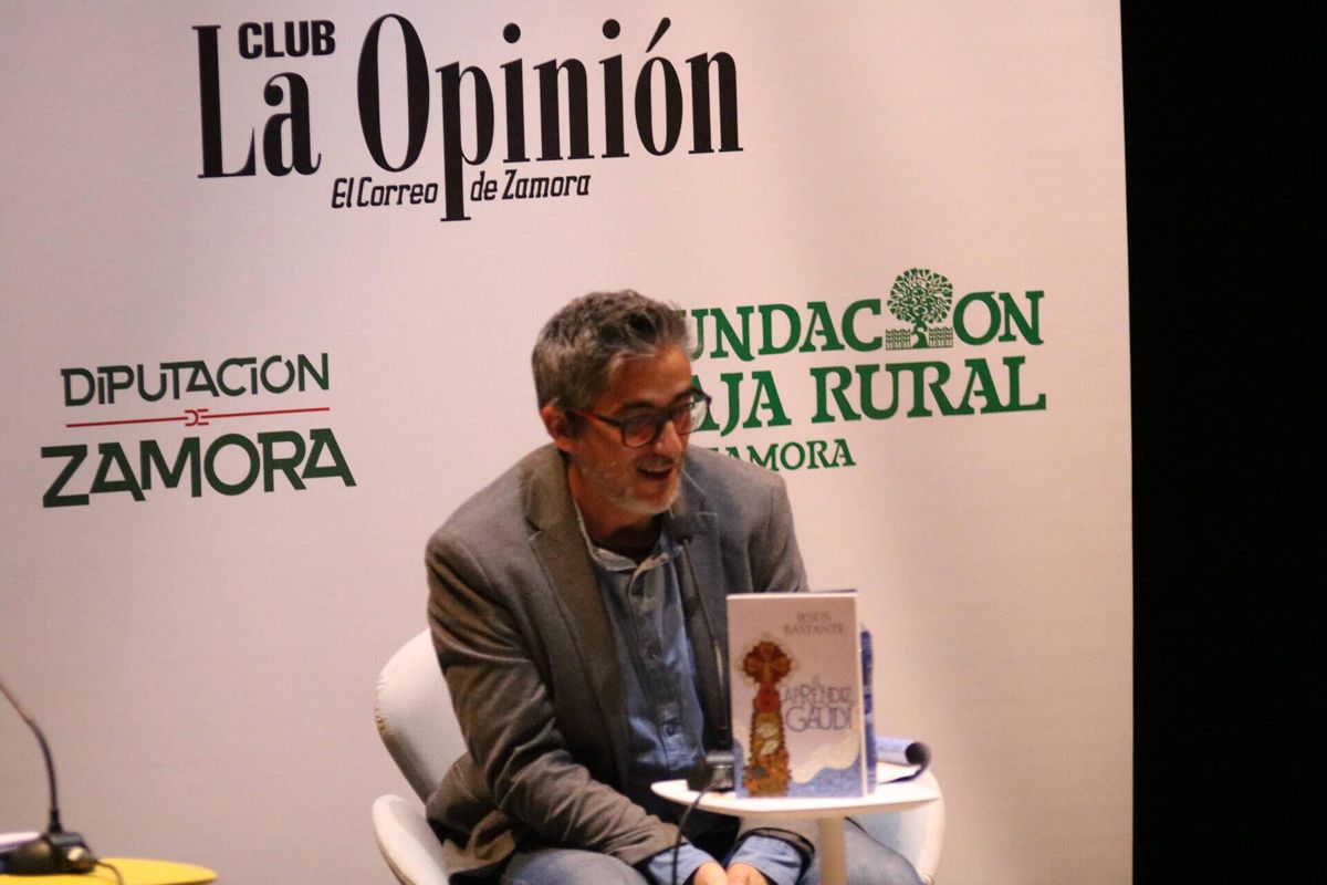 CLUB LA OPINIÓN-EL CORREO DE ZAMORA Presentación literaria. "El aprendiz de Gaudí ", de Jesús Bastante
