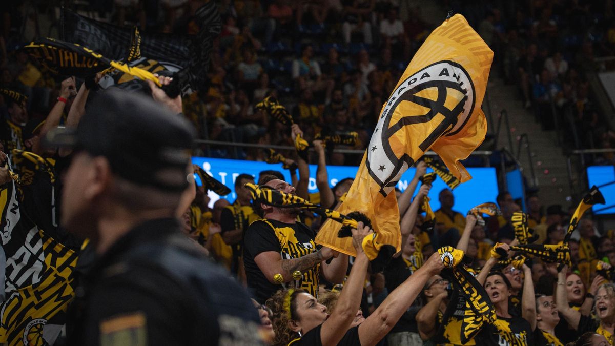 Las gradas del Santiago Martín, con público durante el duelo de liga del pasado fin de semana en Liga ACB.