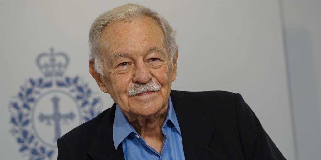 «El régimen de Franco se mantuvo gracias a los chistes»