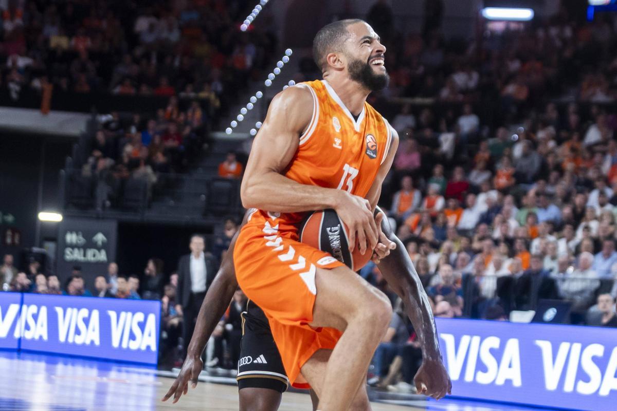 Darius Thompson, en el partido ante el Dubai Basketball en la Euroliga.