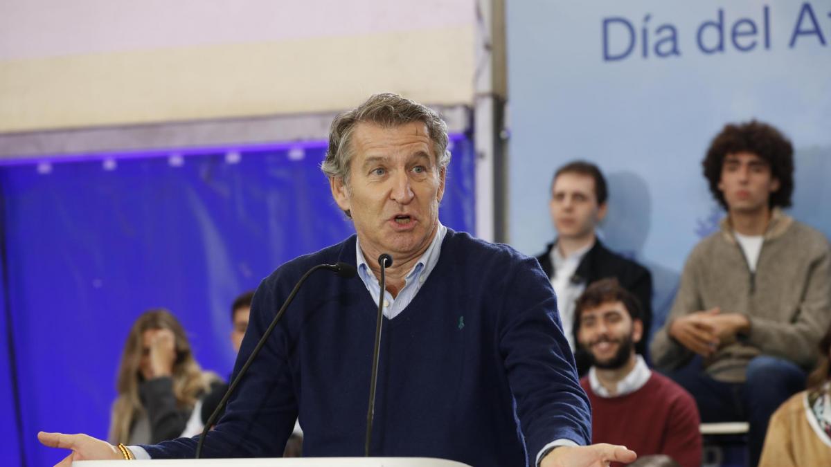 Dice que esto de Feijóo sobre el cambio de hora pasa 'muy desapercibido' y lo califica con una palabra