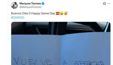 Enseña la nota que le ha dejado un vecino en el coche por aparcar en su plaza de garaje