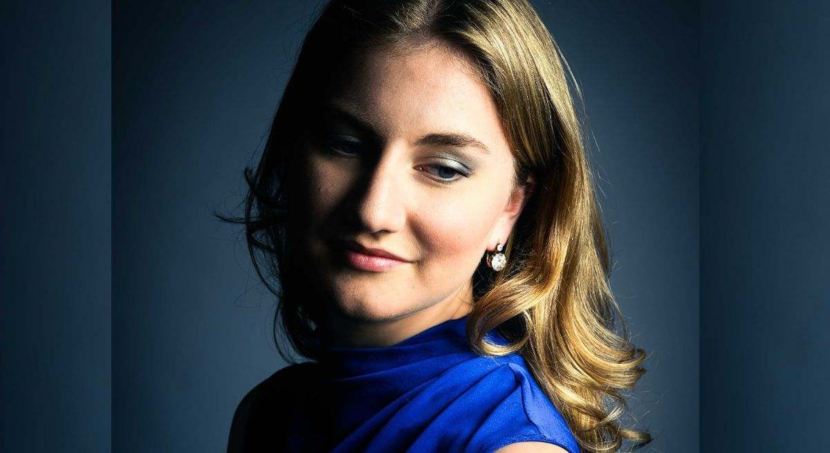 el tímido retrato de la heredera belga