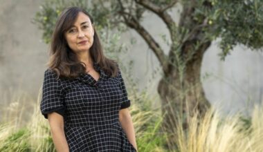 «La literatura siempre tiene que ir contra el poder»