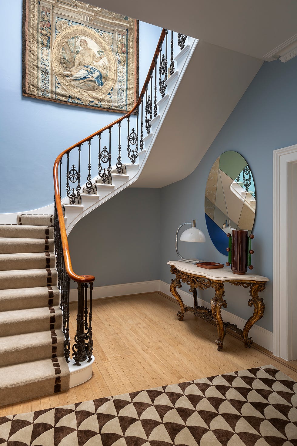 embajada italiana en londres con muebles italianos contemporaneos