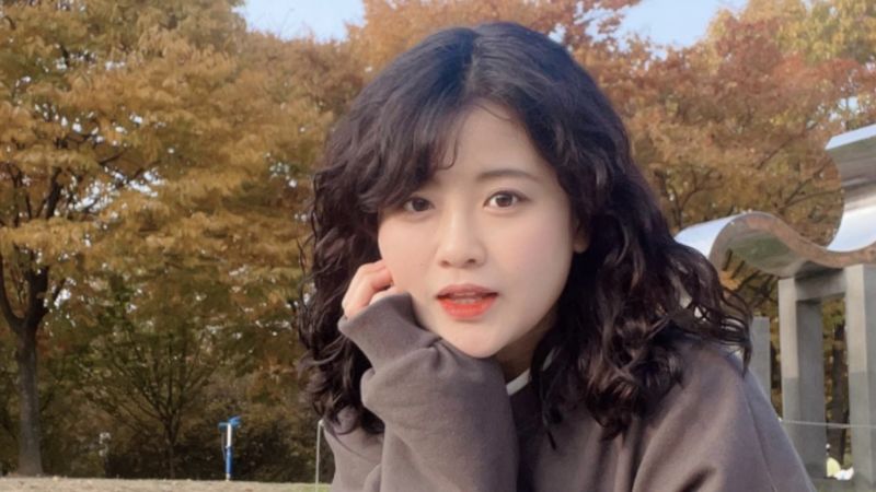 Muere a los 35 años Baek Se-hee, autora del exitoso libro de memorias "Quiero morir, pero también comer tteokbokki"