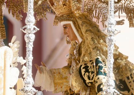 Imagen secundaria 1 - Imágenes del traslado de la Esperanza de Triana a la Catedral