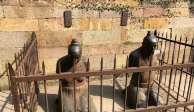 cientos de personas las golpean todos los días