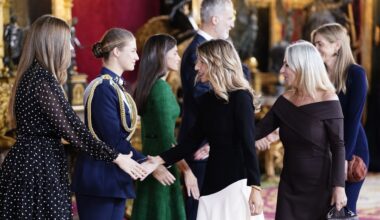 De Yolanda Díaz a la hermana de Miguel Ángel Blanco, la firma pontevedresa Coosy viste a las mujeres del besamanos real - La Voz de Galicia