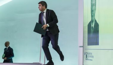 Salomé Pradas dice que informó a Mazón de todo lo que ocurría en el Cecopi de la dana, incluida la alerta a los móviles - La Voz de Galicia