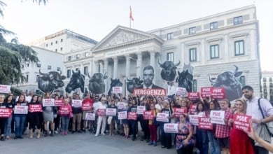 El Pacma 'cornea' al PSOE y a Sumar por el 'indulto' a la tauromaquia en el Congreso