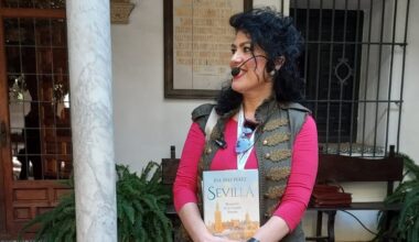 Eva Díaz Pérez publica el libro 'Sevilla. Biografía de la ciudad dorada'