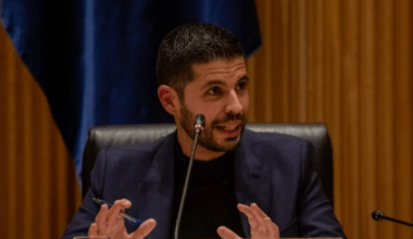 Un exdiputado valenciano abandona el PSOE por «alinearse con la ultraderecha» en la votación sobre la tauromaquia