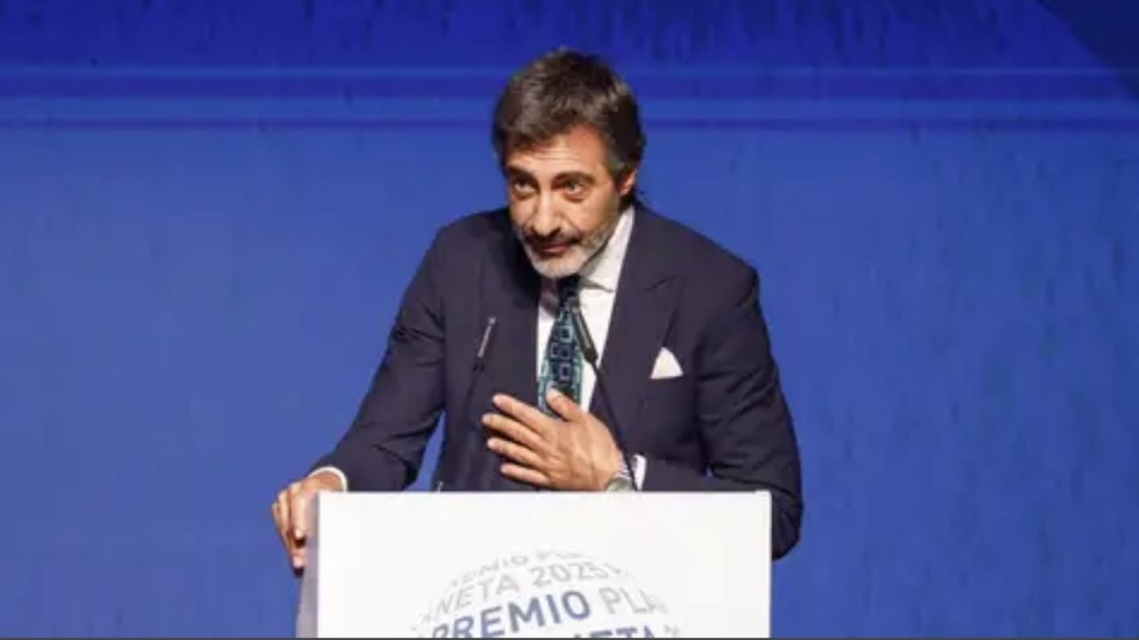 Juan del Val, recibe el 74 premio Planeta