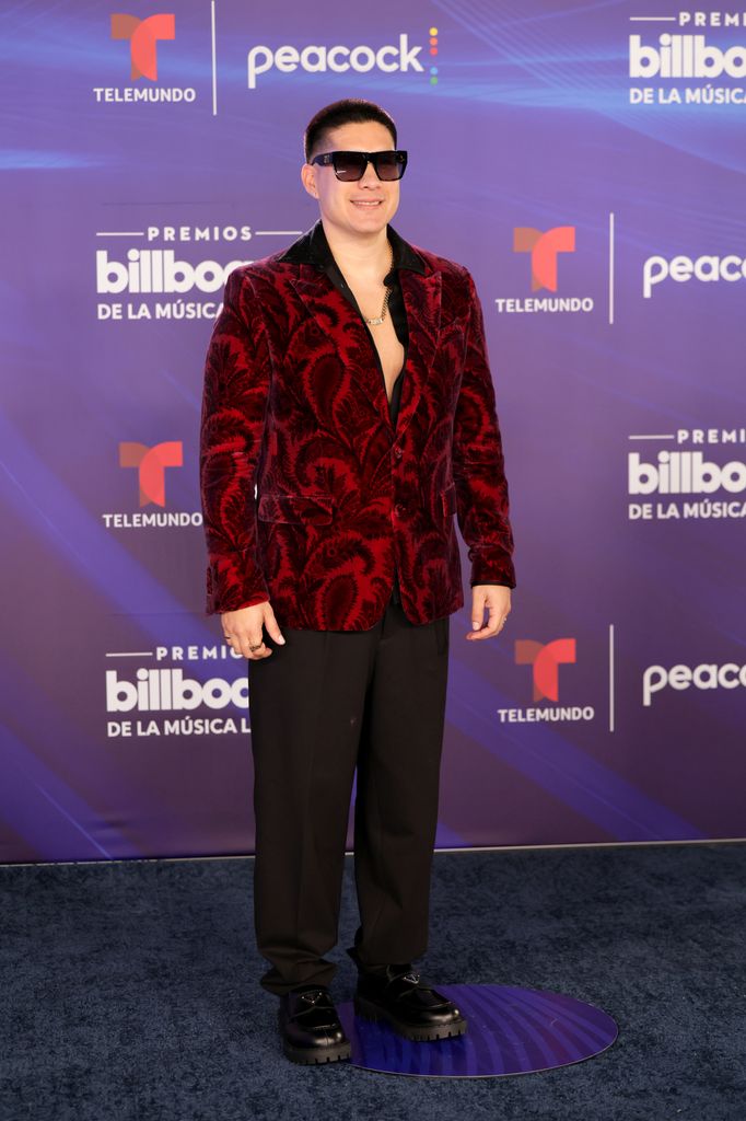 Chyno Miranda se encuentra nominado en los Premios Billboard de la Música Latina junto a Nacho Mendoza.