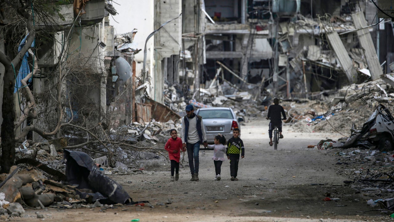 Del genocidio de Gaza a la crisis climática: el libro que te ayuda a entender el mundo de un vistazo