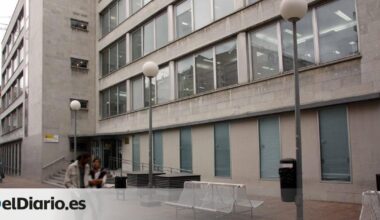 Nueva protesta por el eterno cierre de la biblioteca pública Manuel Alvar: seis años y medio sin acceso a sus 600.000 libros