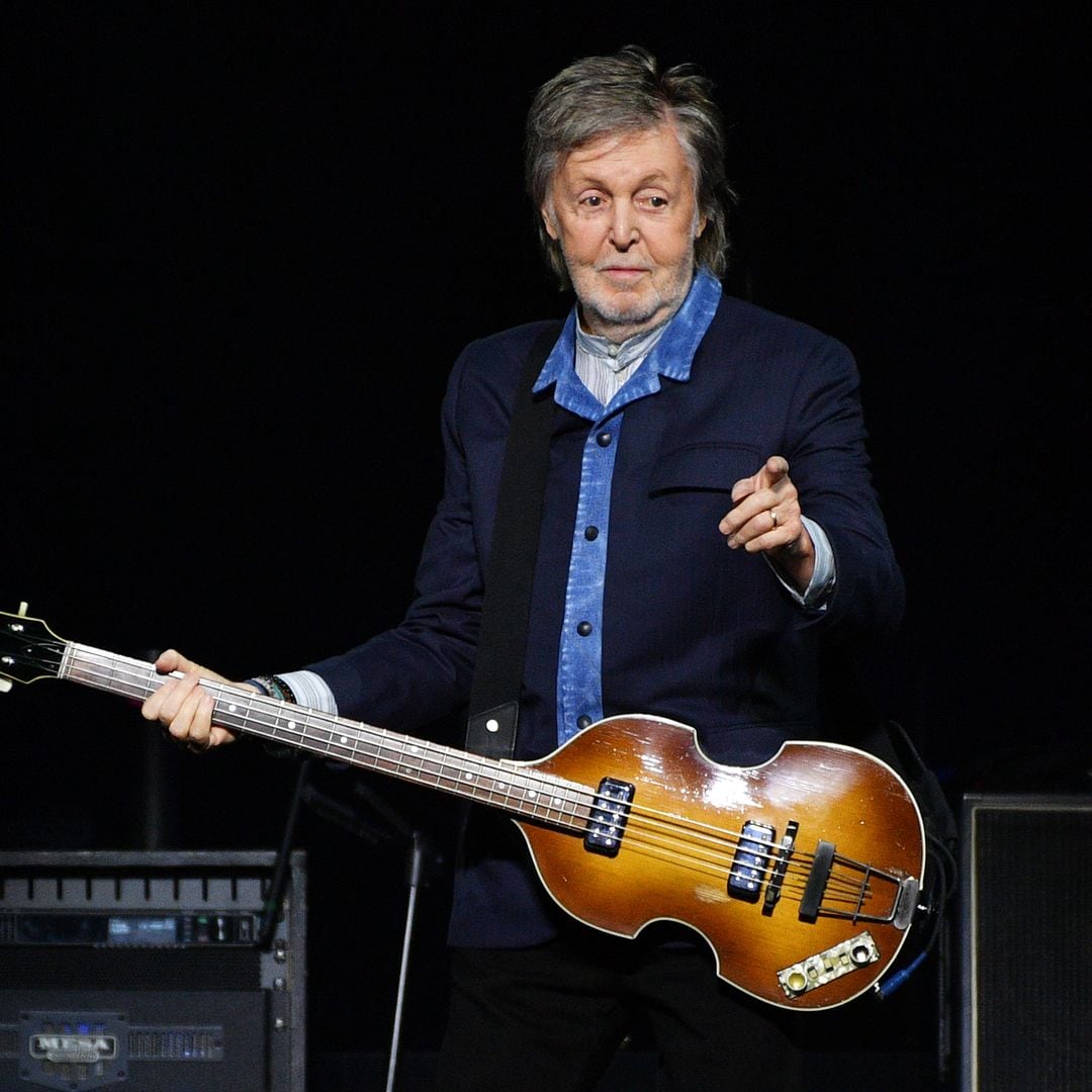 Paul McCartney con su guitarra