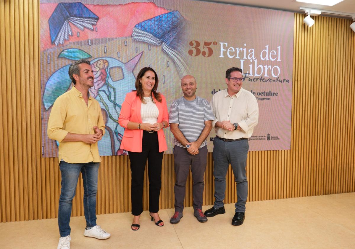 Isaac Rosa, Nieves Concostrina, Nativel Preciado y Kiko Amat en la 35ª Feria del Libro de Fuerteventura 