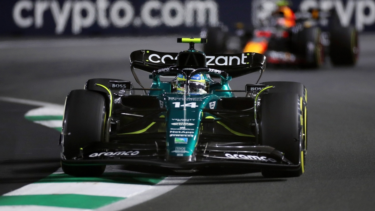 Alonso responde firmemente a la acusación de Red Bull de provocar el accidente en la 'sprint' en Austin