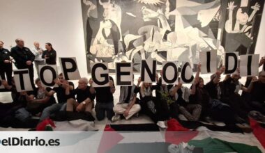 Activistas denuncian frente al 'Guernica' que el genocidio en Gaza no ha parado: "Sin justicia no puede haber paz"