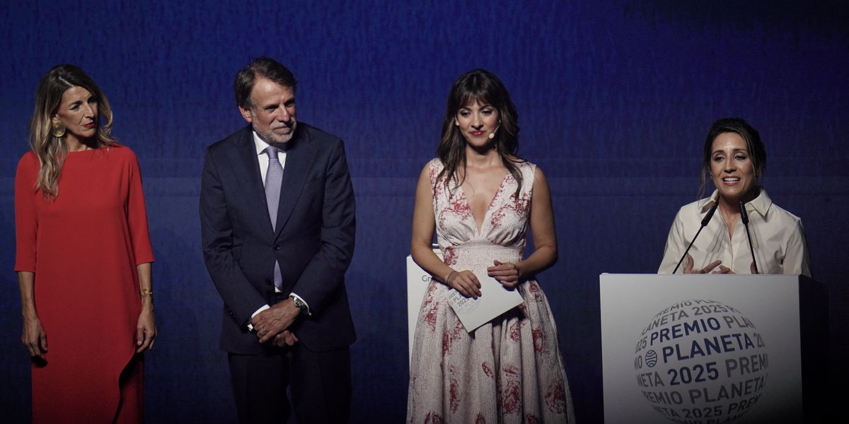 La invitada mejor vestida de los Premios Planeta 2025 con un vestido de una firma de San Sebastián