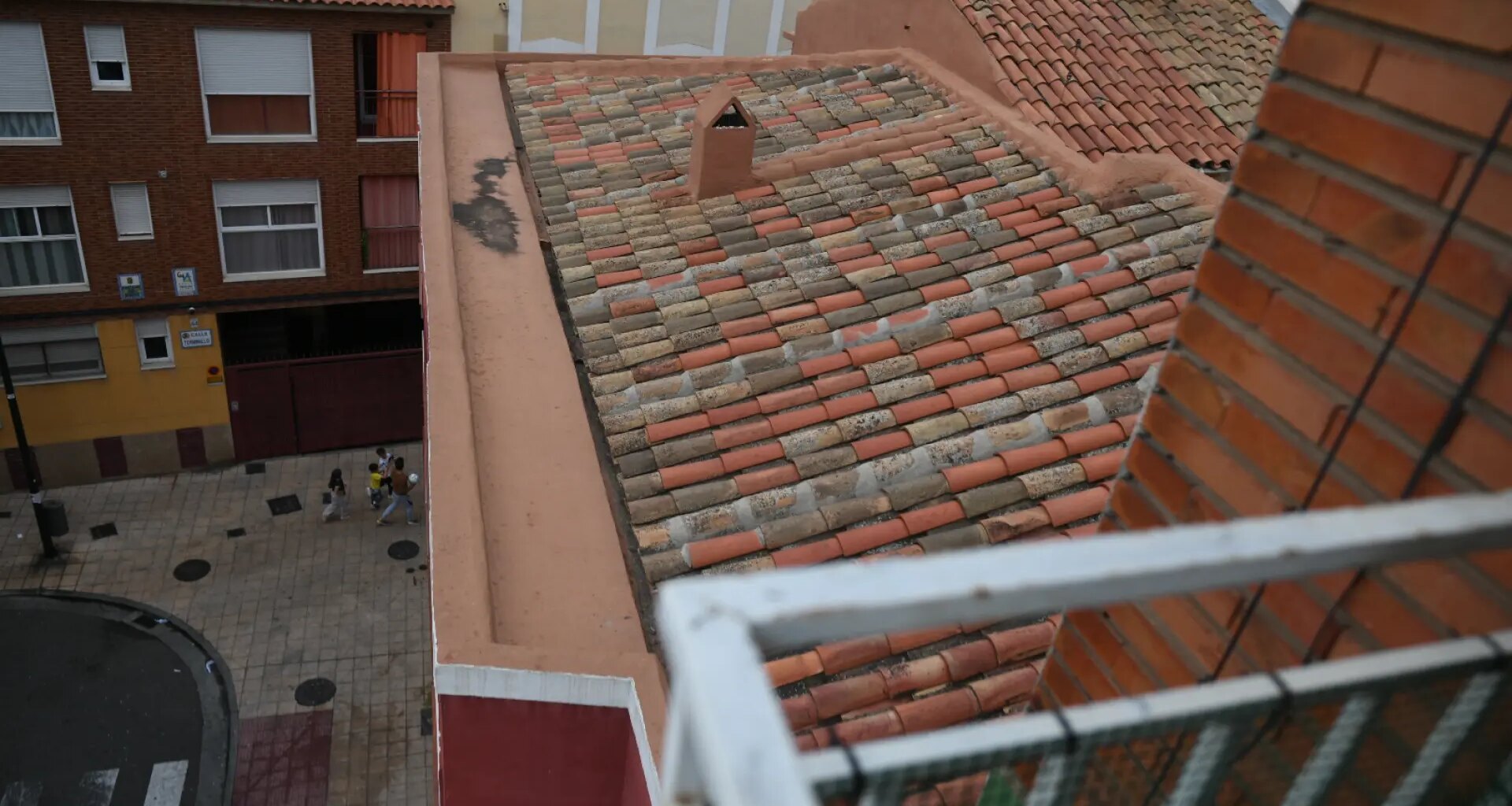 Incendio en Zaragoza: “No sé cómo ha llegado el niño pequeño a la azotea. Eso le ha salvado” - heraldo.es