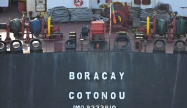 Francia detiene a dos tripulantes de un petrolero vinculado a la flota fantasma rusa