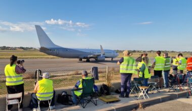 Más de 60 fotógrafos aficionados disfrutan de la jornada de puertas abiertas del aeropuerto de Elche