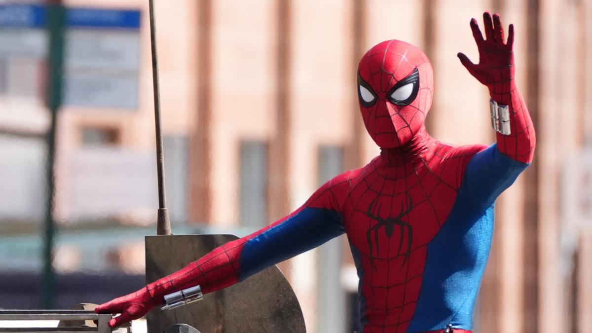Su sobrino de 3 años sale a la calle con un disfraz de 'Spider-Man', alguien le dice algo y suelta una frase de película