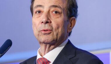 Fernández Vara se encuentra en una situación de salud "muy frágil" y acompañado de su familia