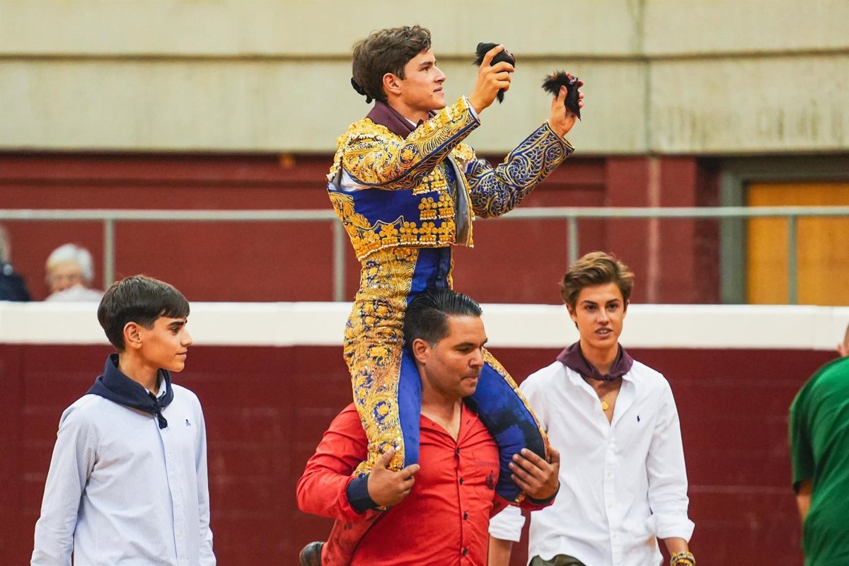 El Gobierno de La Rioja premia a Aarón Palacio con el 'Capote de Paseo' de la Comunidad Autónoma de La Rioja 2025