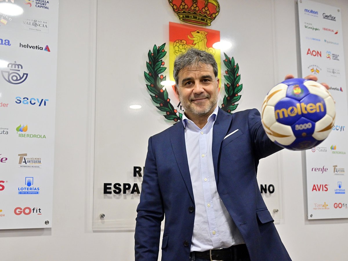 Ambros Martín convoca a 18 jugadoras para continuar en Elche con el Proyecto 2029
