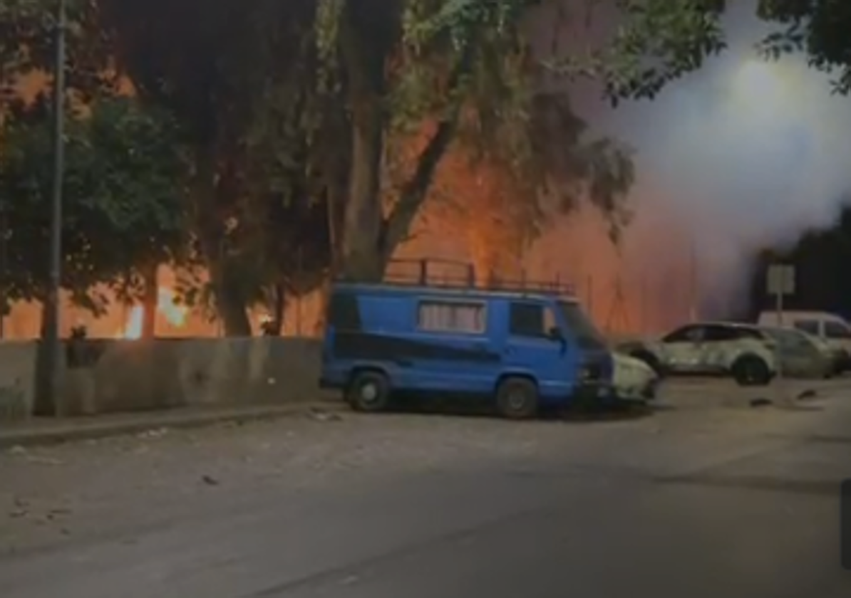 Sobresalto de madrugada en Teatinos: arde una extensión «grande» de matorral en el parque de La Laguna