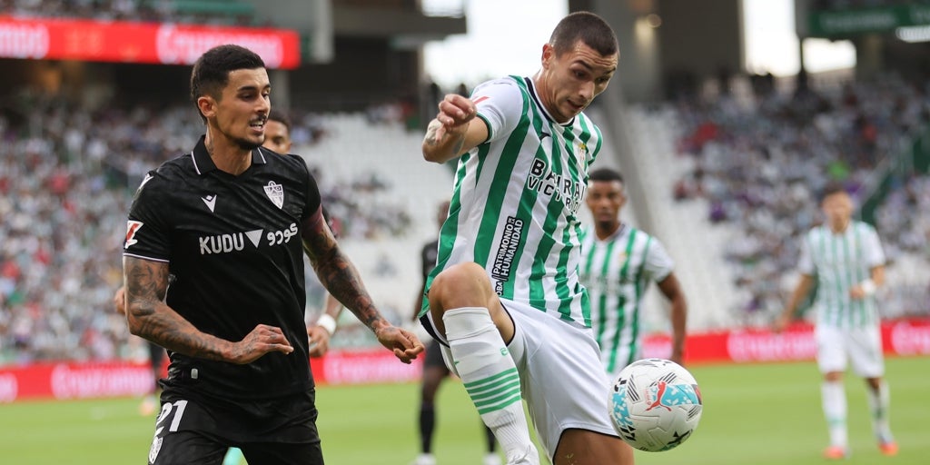 Aprobados y suspensos en el Córdoba CF tras el empate ante el Almería