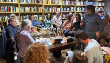 Fulgencio Argüelles: llenazo en Pimiango con 'El desván de las musas dormidas'