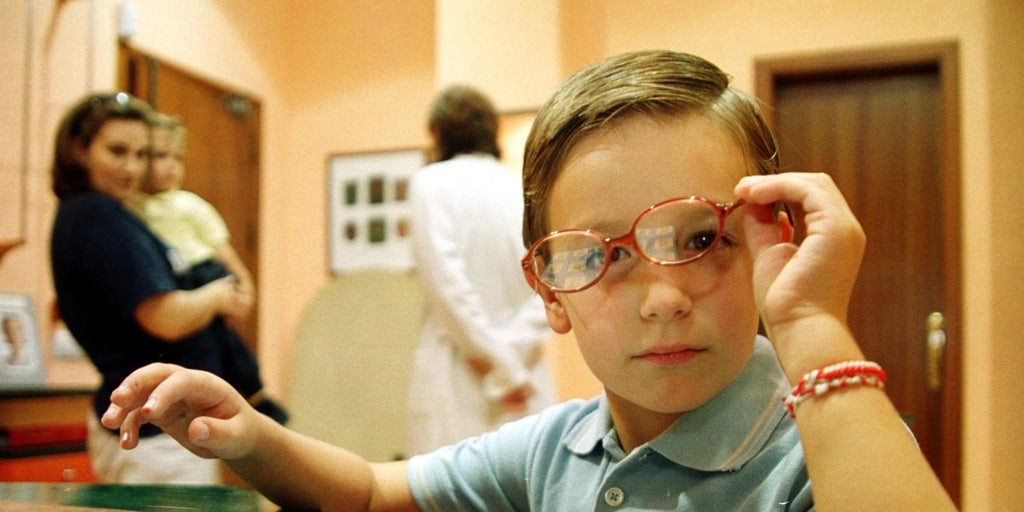 El Gobierno aprueba ayudas de 100 euros para gafas y lentillas para menores de 16 años