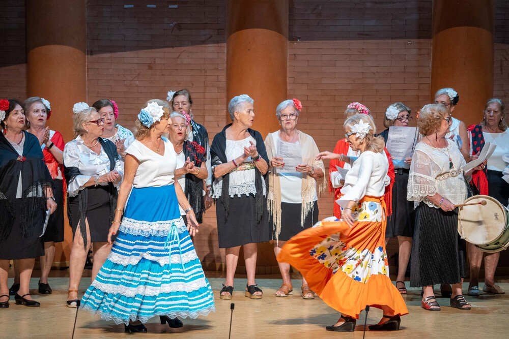 La Gala del Día del Mayor, bajo el lema “Combatiendo el edadismo”, da inicio a un mes lleno de actividades lúdicas, deportivas y culturales dirigidas a los mayores de la ciudad