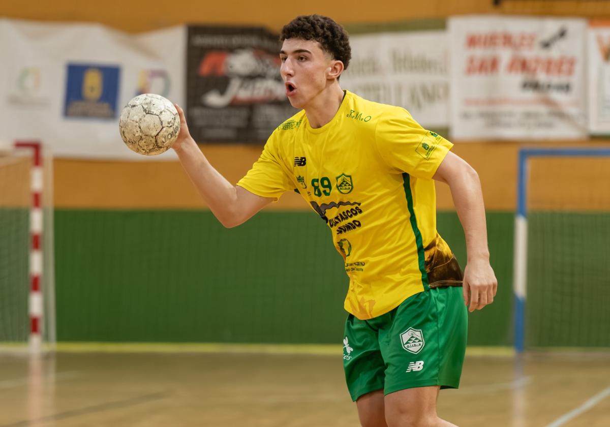 Álvaro Díaz disputará el Campeonato del Mundo Juvenil de Balonmano con los Hispanos en Marruecos