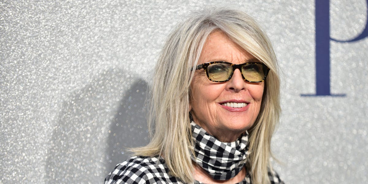 Diane Keaton impactó al mundo a los 75 años luciendo un look arriesgado con camisa y botas de tacón que ahora es viral