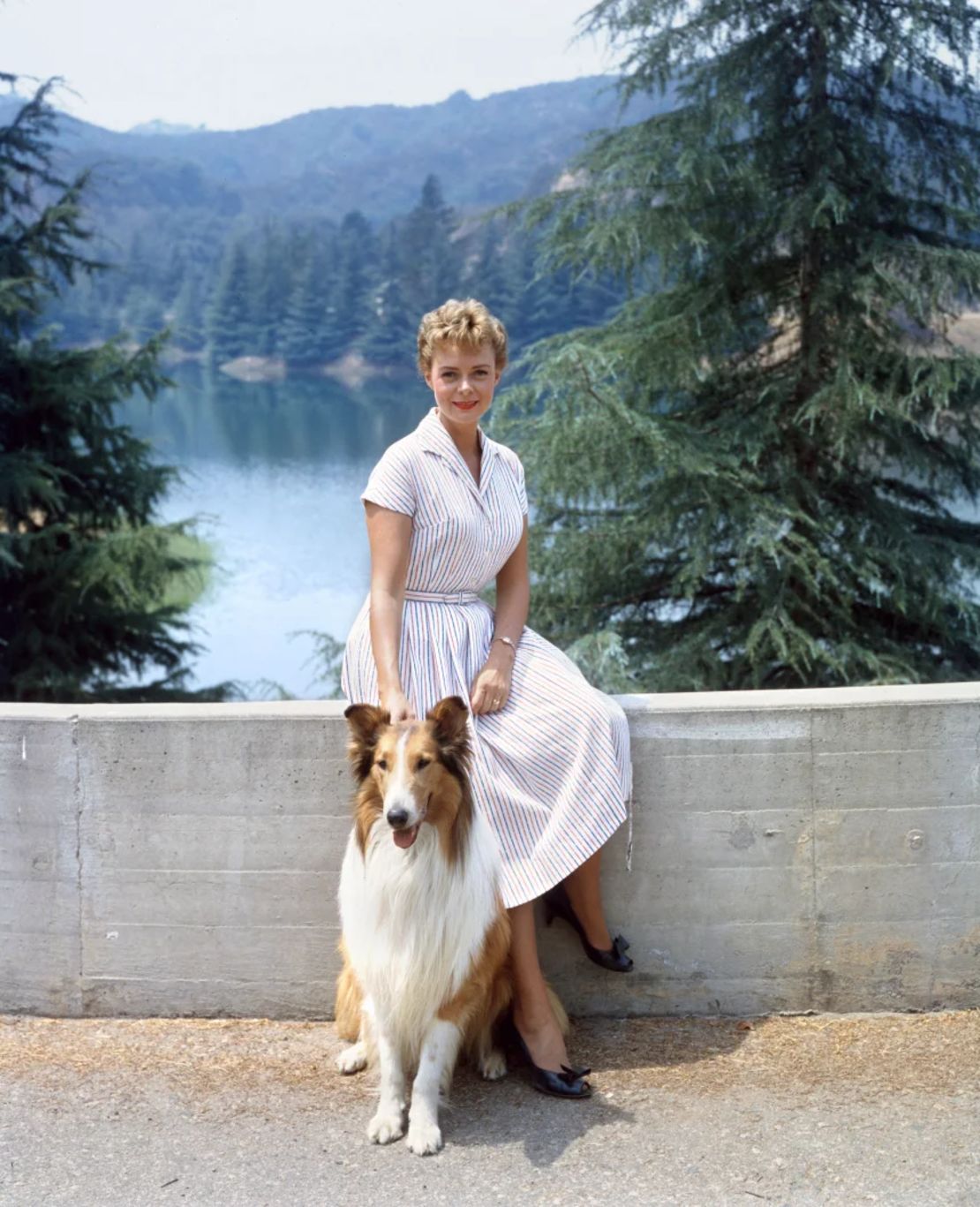 Lassie y June Lockhart, como Ruth Martin, en la serie de CBS 