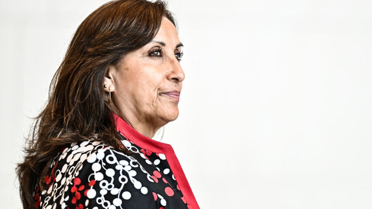 La vicepresidenta de Perú, Dina Boluarte, en un evento durante la cumbre del Foro de Cooperación Económica Asia-Pacífico (APEC) en Bangkok el 18 de noviembre de 2022.